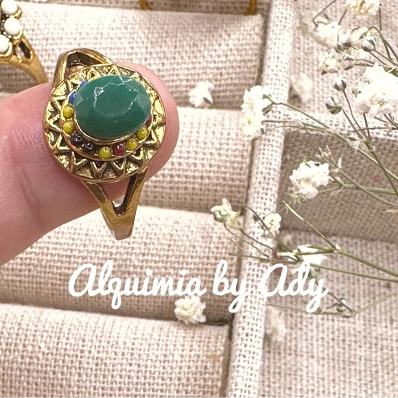 Multicolored jeweled tone Victorian gold antique style ring/Bollywood - Picture 2 of 3